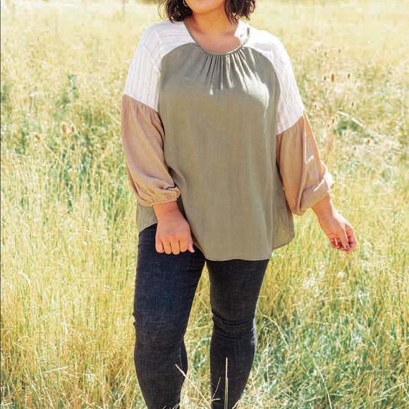 Fortuna Top in Olive - Picture 4 of 5